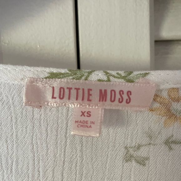 Floral blouse with front tie. Size XS - Picture 2 of 3